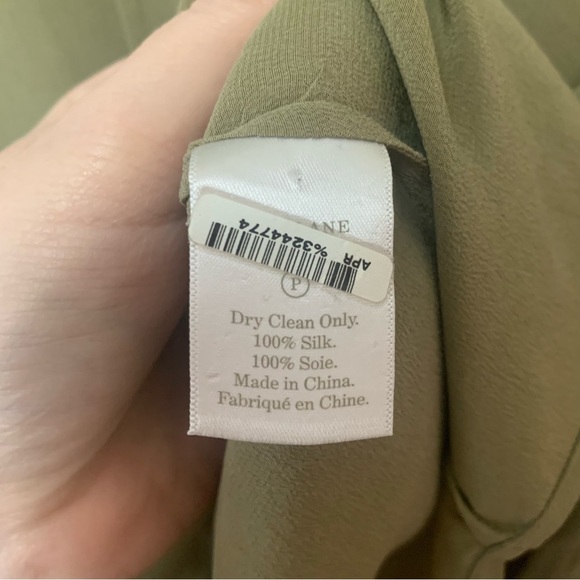 Everlane Clean Silk Relaxed Button Down Shirt in Covert Green Size 6 - Picture 8 of 8